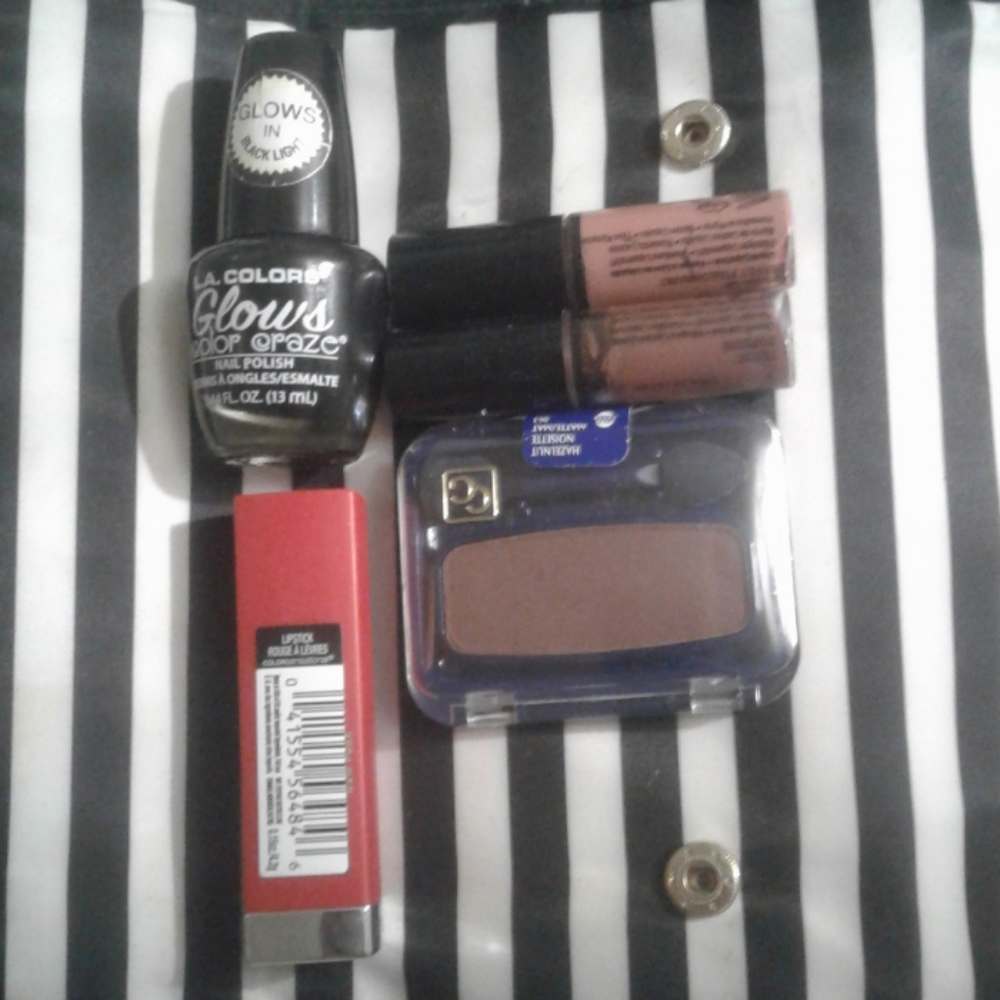 Brand new makeup bundle